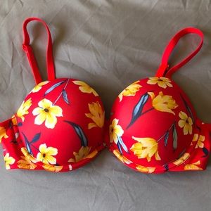 New without tags PINK Victoria’s Secret wear everywhere super push up bra 36C